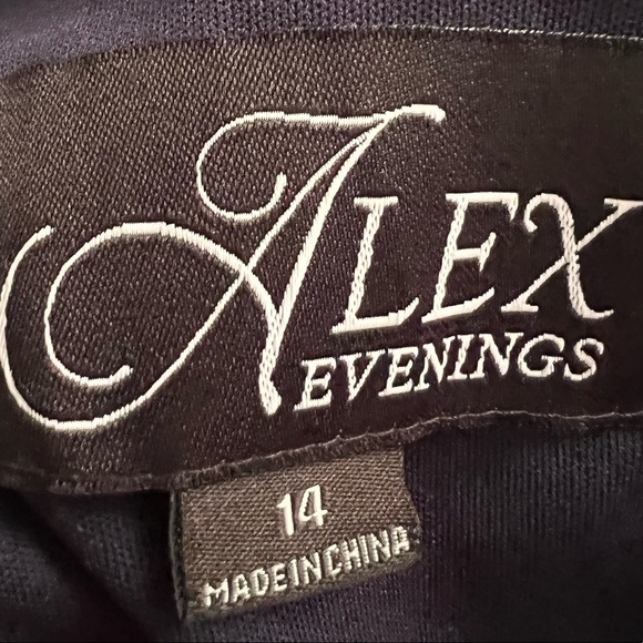 arty wear dress - Picture 3 of 3